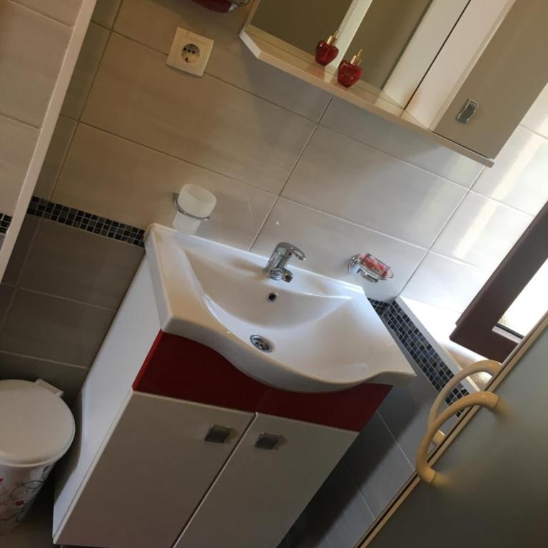 Guest House Alea - Apartment with Balcony and Sea View - 1
