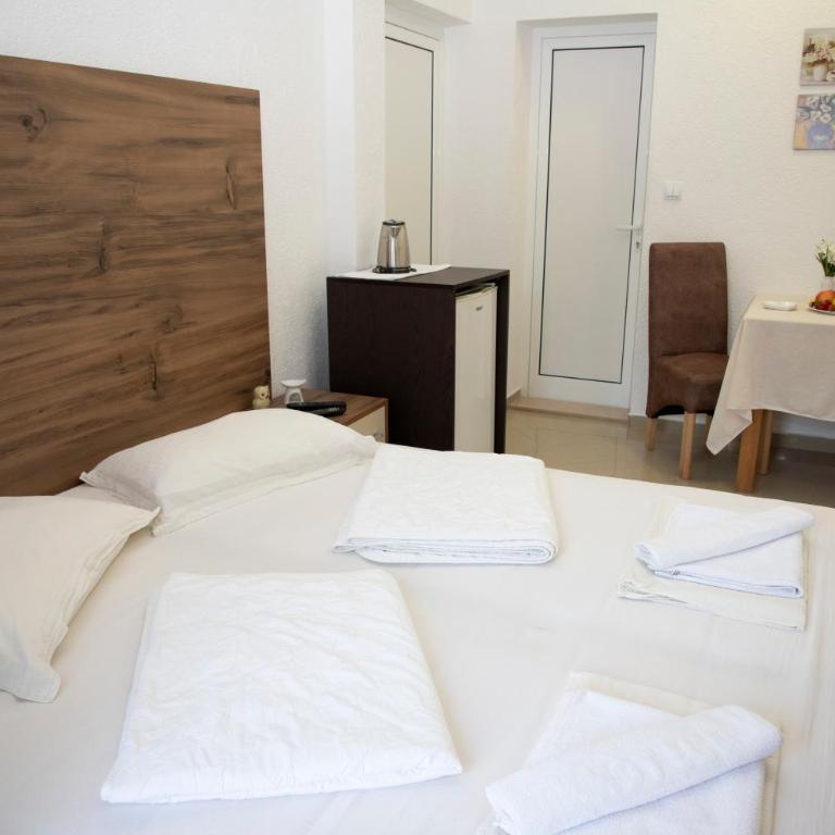 Villa Andjelina - Dvokrevetna Soba sa Bračnim Krevetom i Pogledom na Bazen - 2