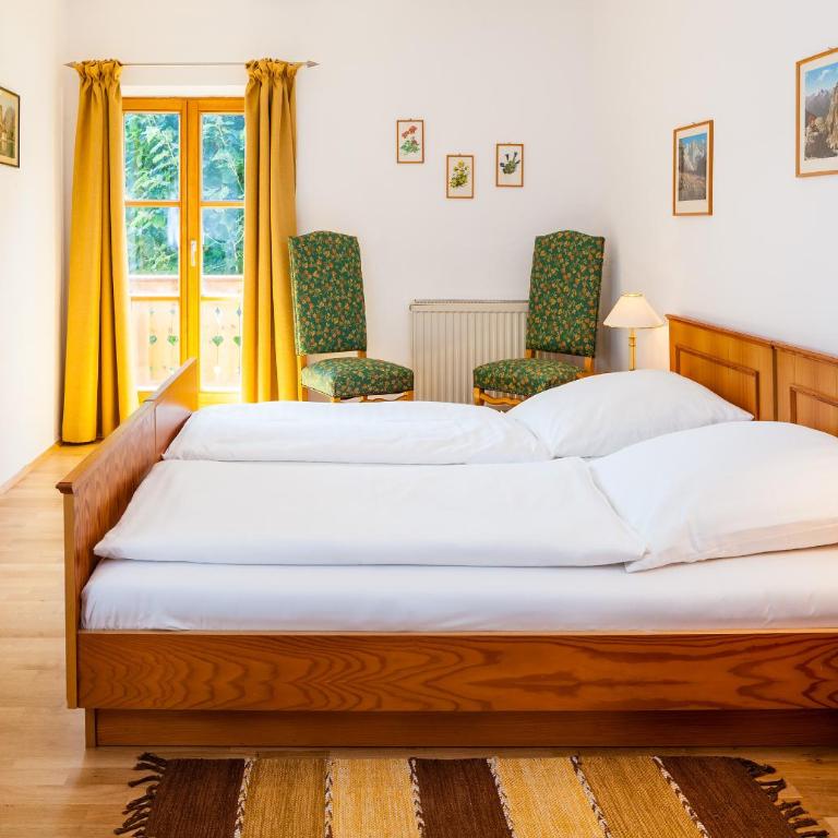 Alpengasthof Madlbauer - Standard Doppelzimmer mit eigenem Bad außerhalb des Zimmers - 4