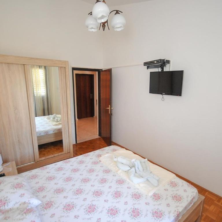 Apartments Kuc - Apartman sa 2 Spavaće Sobe, Terasom i Pogledom na More - 2