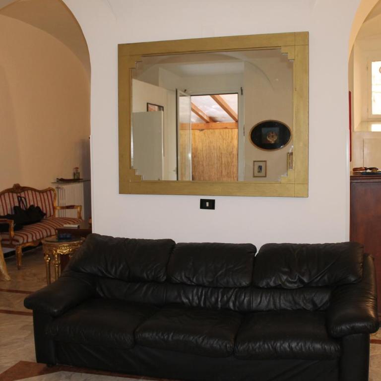 Elly's Loft - One-Bedroom Apartment - 25