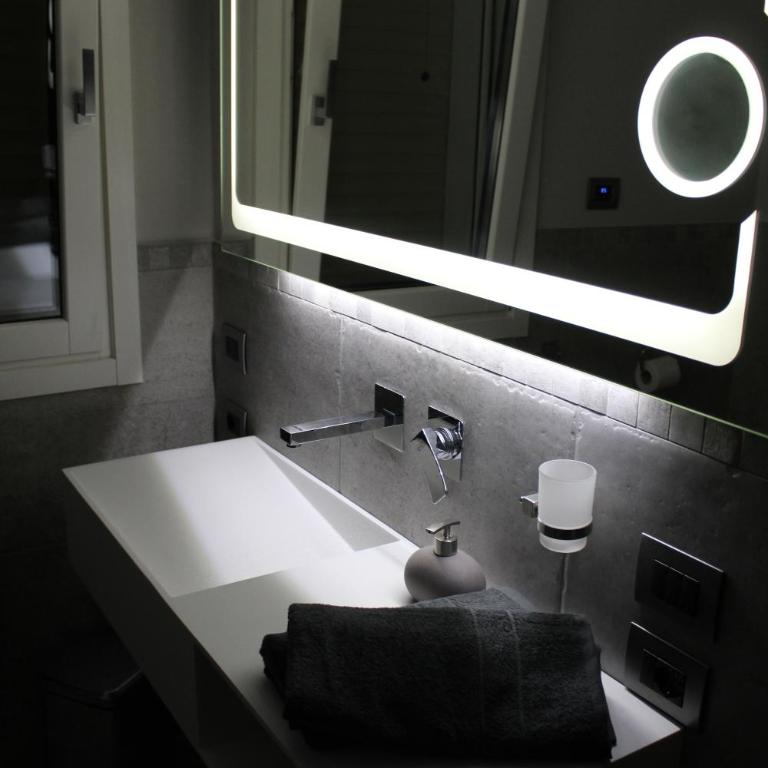 Villa Martina Luxury Rooms - Camera Matrimoniale Deluxe con Vasca - 3