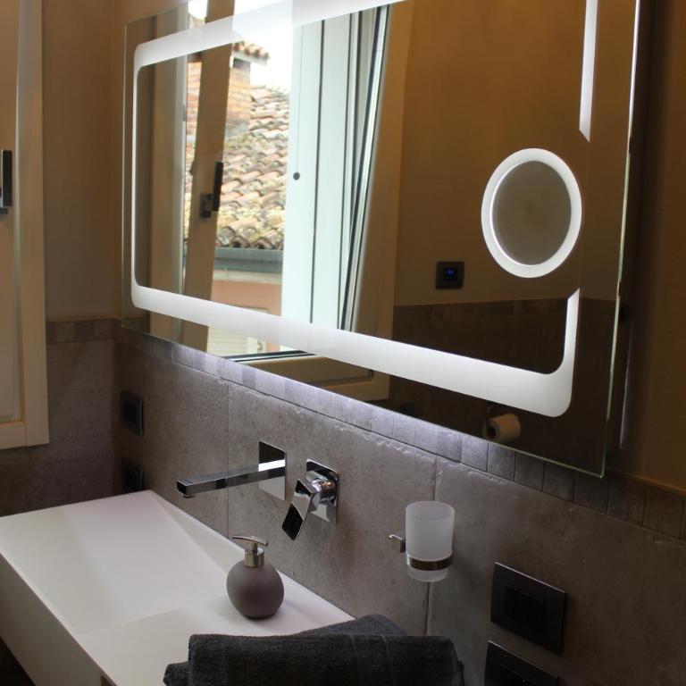 Villa Martina Luxury Rooms - Camera Matrimoniale Deluxe con Vasca - 12
