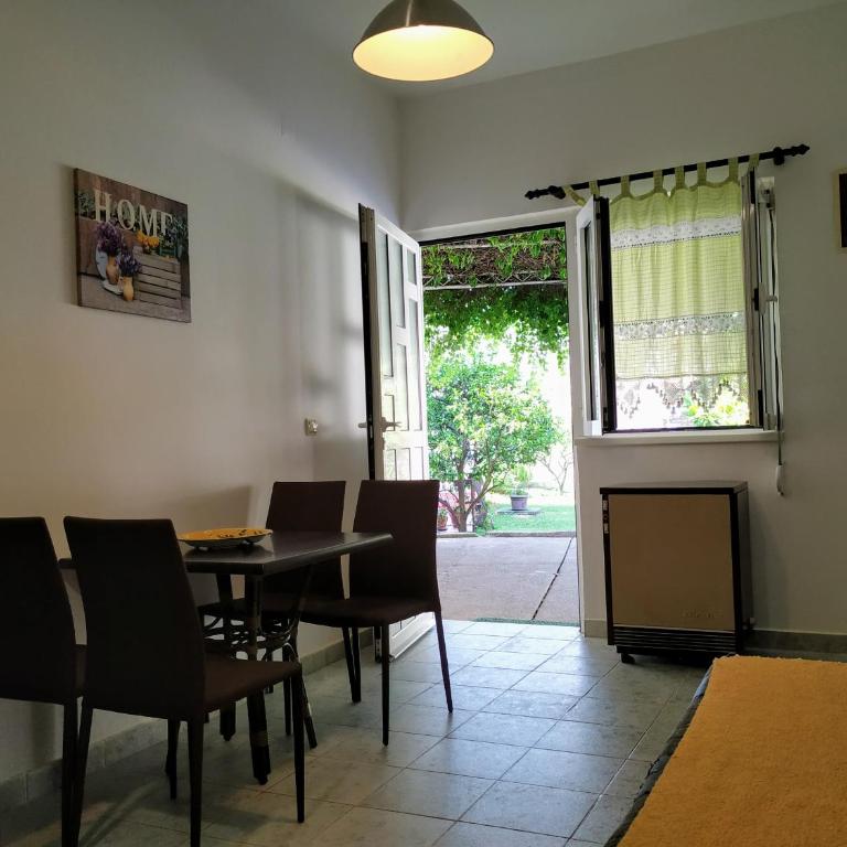 Rooms & Apartments Vukasović - Apartment with Garden View - 2