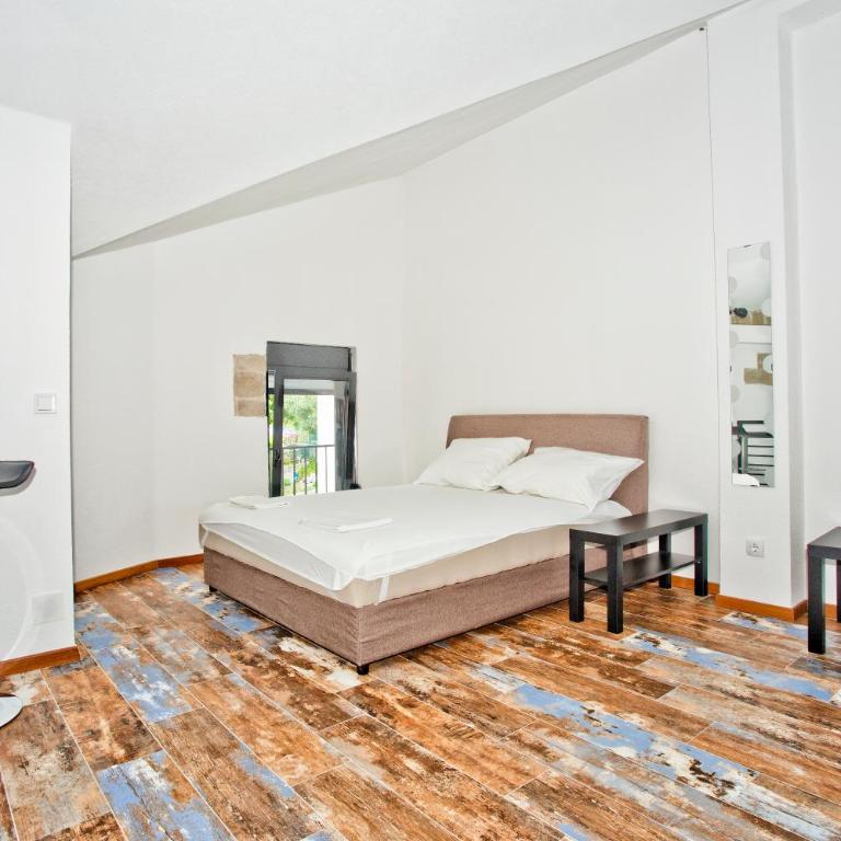 Beachfront Villa Nautica - Apartment with Sea View - 36