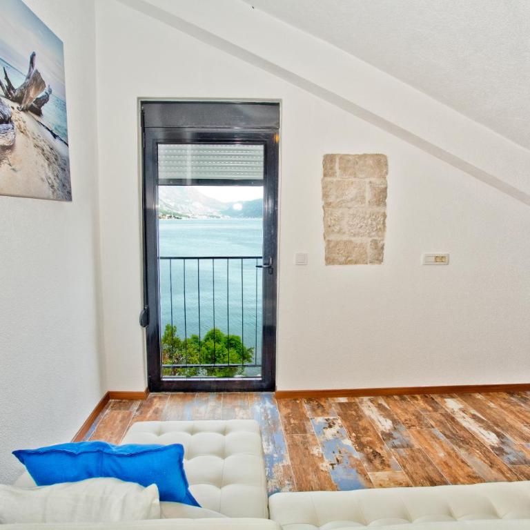 Beachfront Villa Nautica - Apartment with Sea View - 30