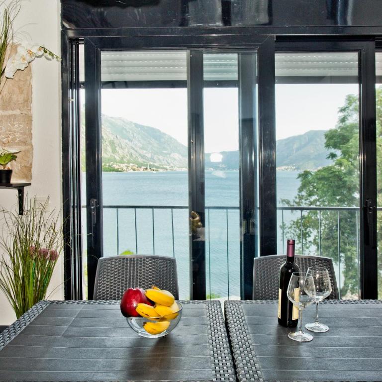 Beachfront Villa Nautica - Apartment with Sea View - 28