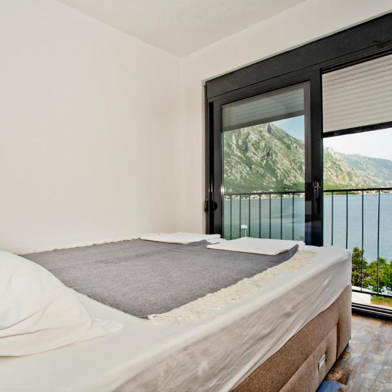 Beachfront Villa Nautica - Apartment with Sea View - 25