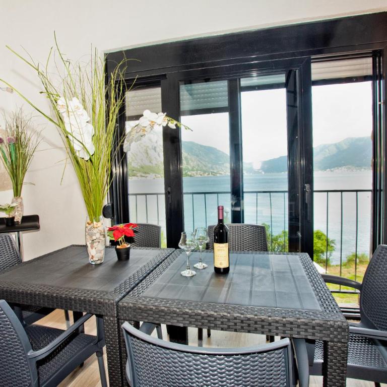 Beachfront Villa Nautica - Apartment with Sea View - 24
