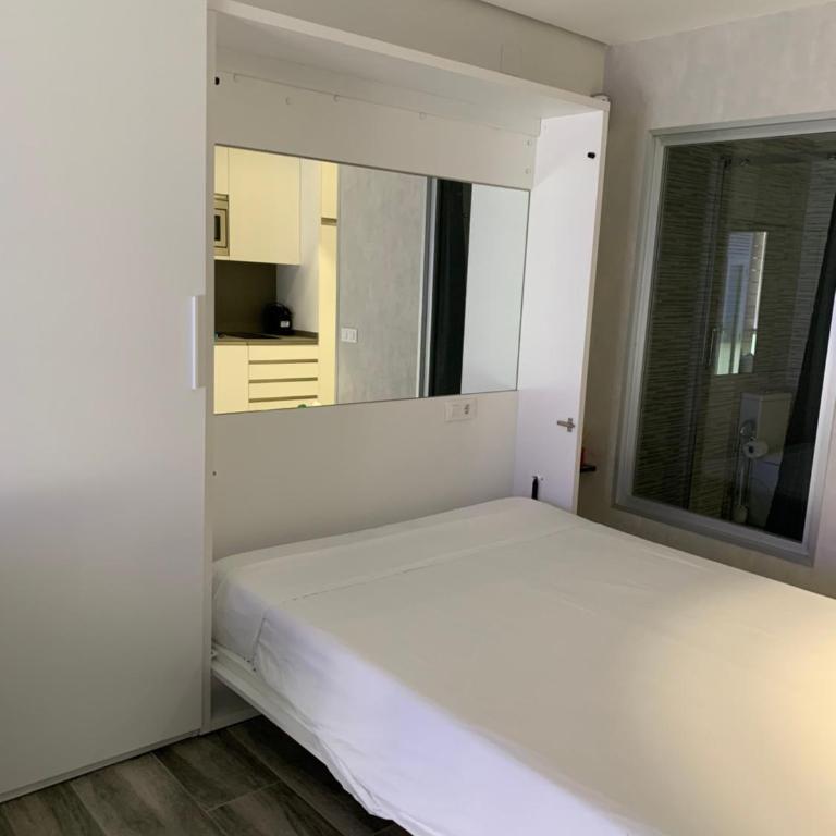 Cap Salou Zeus - Estudio con cama extragrande y sofá cama - 11
