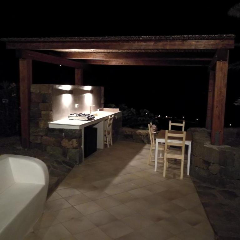 DAMMUSI IL CARRUBO - Camera Matrimoniale Deluxe con Balcone e Vista Mare - 13