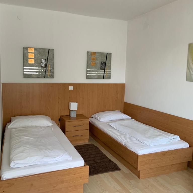 Pension Steinbichler - Apartments und Zimmer Check in 24-7 - Dreibettzimmer - 2