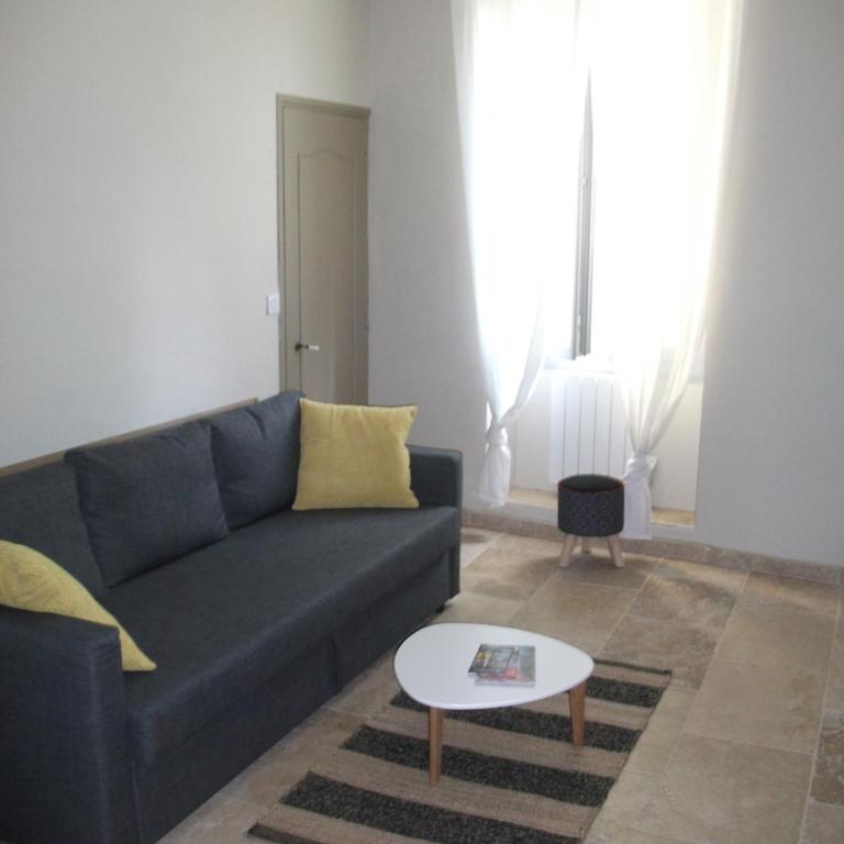 ST REMY DE PROVENCE PROCHE CENTRE VILLE - Parking privé - Appartement 1 Chambre - 3