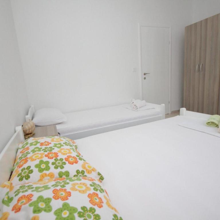 Tosic Apartmani - Two-Bedroom Apartment - 14