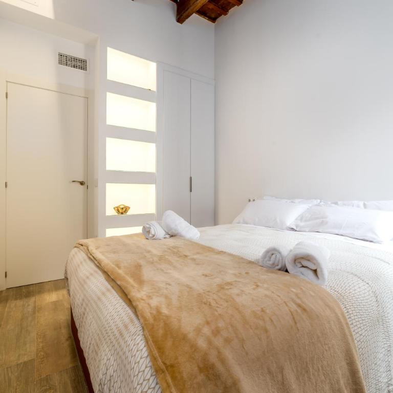 FLORIT FLATS - CATHEDRAL LUXURY TERRACE FLAT 2BR 2BA AC Wifi - Apartment - 47