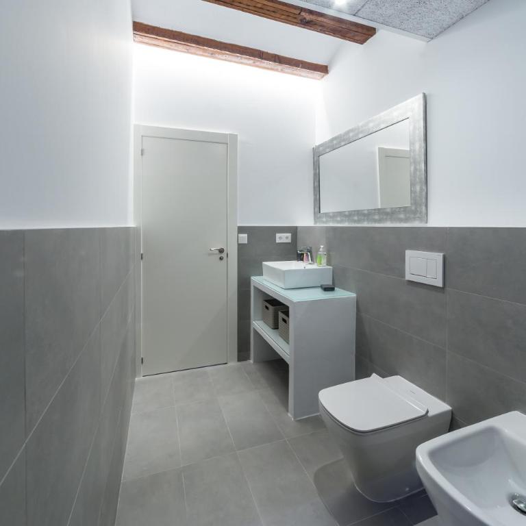 FLORIT FLATS - CATHEDRAL LUXURY TERRACE FLAT 2BR 2BA AC Wifi - Apartment - 27