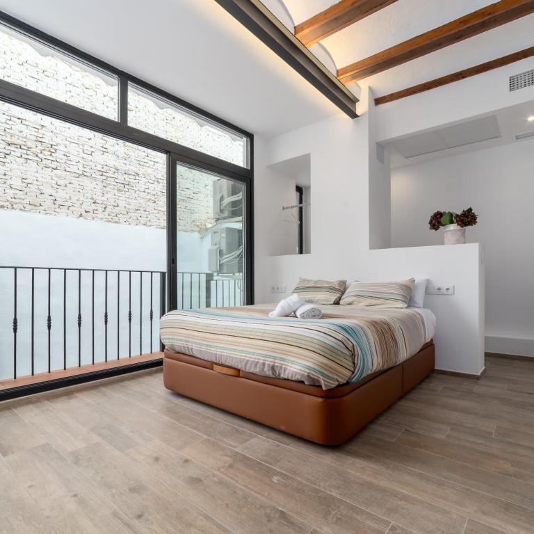 FLORIT FLATS - CATHEDRAL LUXURY TERRACE FLAT 2BR 2BA AC Wifi - Apartment - 20