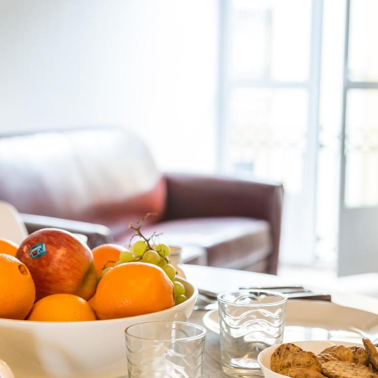 FLORIT FLATS - CATHEDRAL LUXURY TERRACE FLAT 2BR 2BA AC Wifi - Apartment - 4