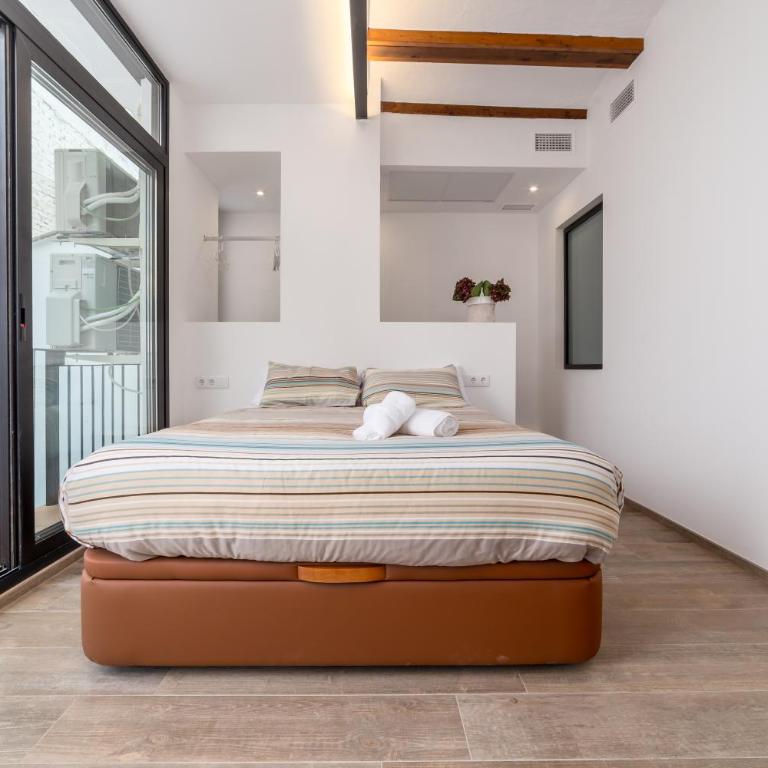 FLORIT FLATS - CATHEDRAL LUXURY TERRACE FLAT 2BR 2BA AC Wifi - Apartment - 23