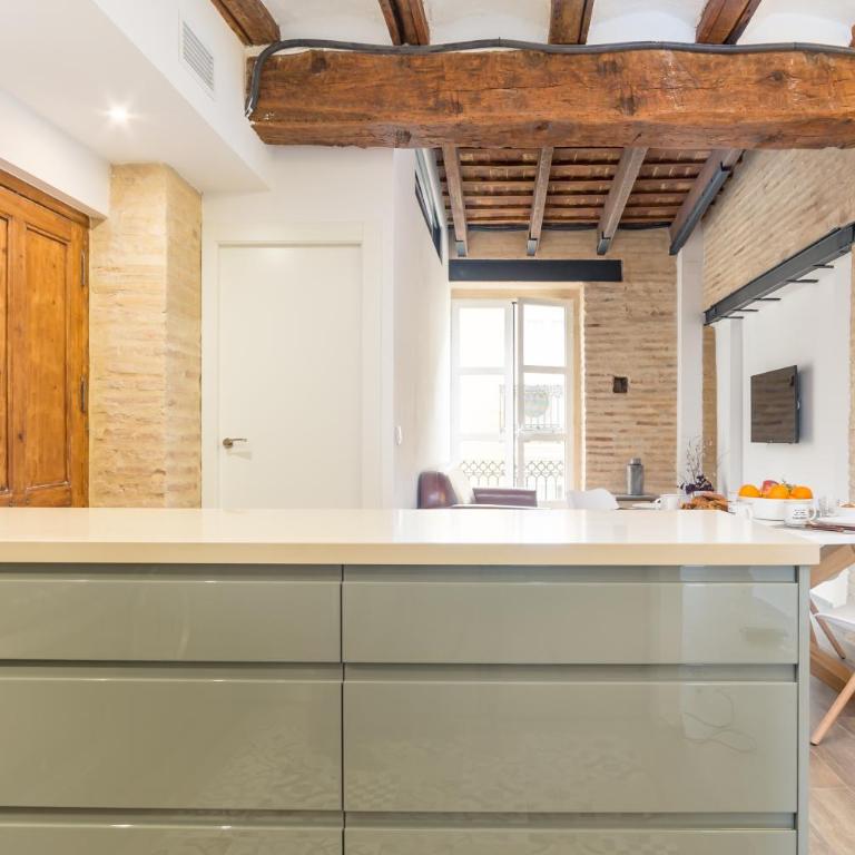 FLORIT FLATS - CATHEDRAL LUXURY TERRACE FLAT 2BR 2BA AC Wifi - Apartment - 36