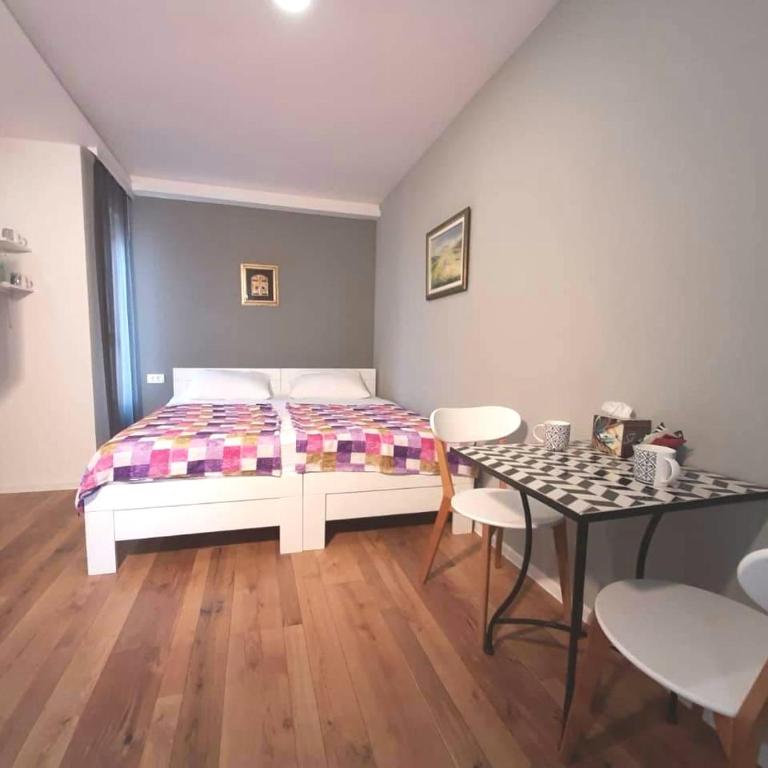 Villa Flower with Free Onsite Parking - Studio - 4