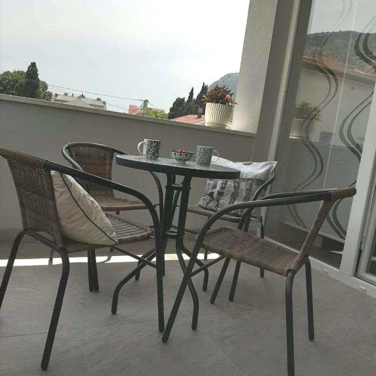 Villa Flower with Free Onsite Parking - Apartment with Balcony - 29