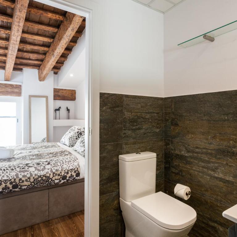 FLORIT FLATS - CENTER 2BR 2BA ATTIC TERRACE VIEW WIFi AC - Apartment - 33