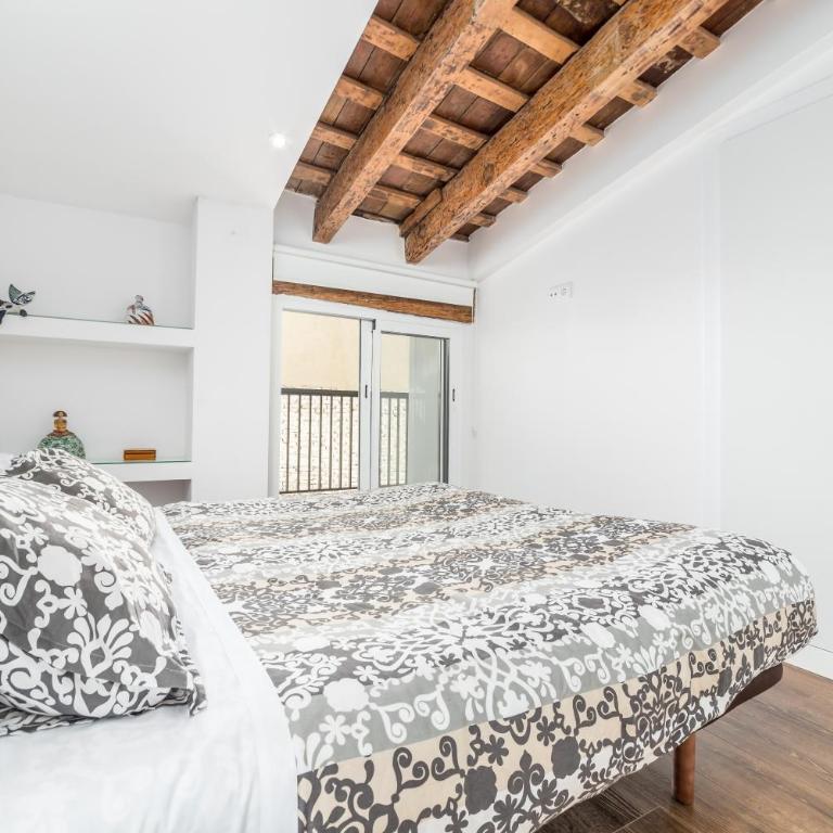 FLORIT FLATS - CENTER 2BR 2BA ATTIC TERRACE VIEW WIFi AC - Apartment - 29
