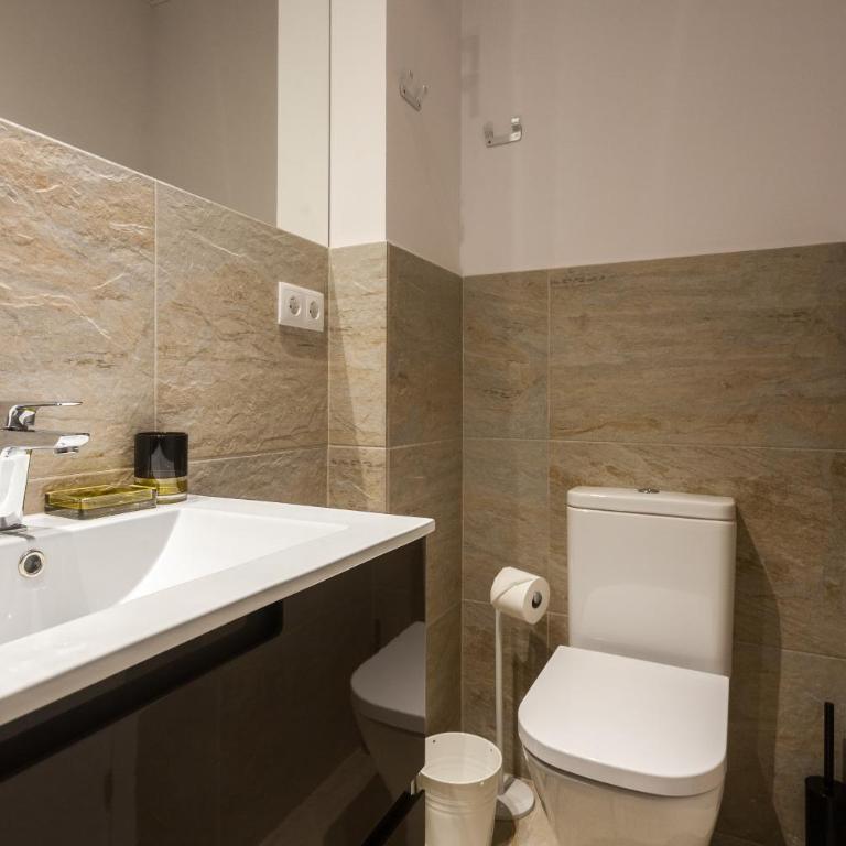 FLORIT FLATS - CENTER 2BR 2BA ATTIC TERRACE VIEW WIFi AC - Apartment - 35