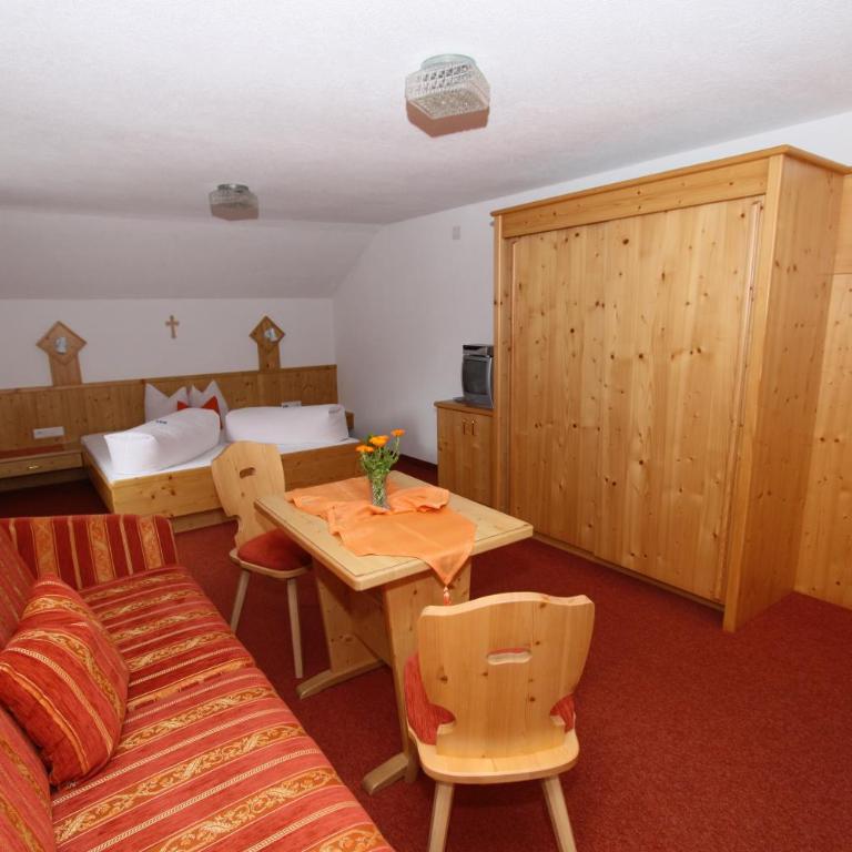 Haus Bödele - Dreibettzimmer - 2