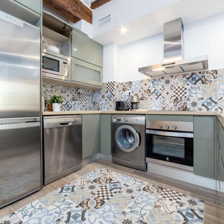 FLORIT FLATS - CATHEDRAL LUXURY TERRACE FLAT 2BR 2BA AC Wifi - Apartment - 14