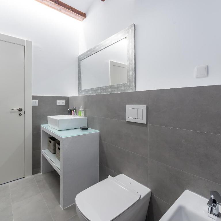 FLORIT FLATS - CATHEDRAL LUXURY TERRACE FLAT 2BR 2BA AC Wifi - Apartment - 81