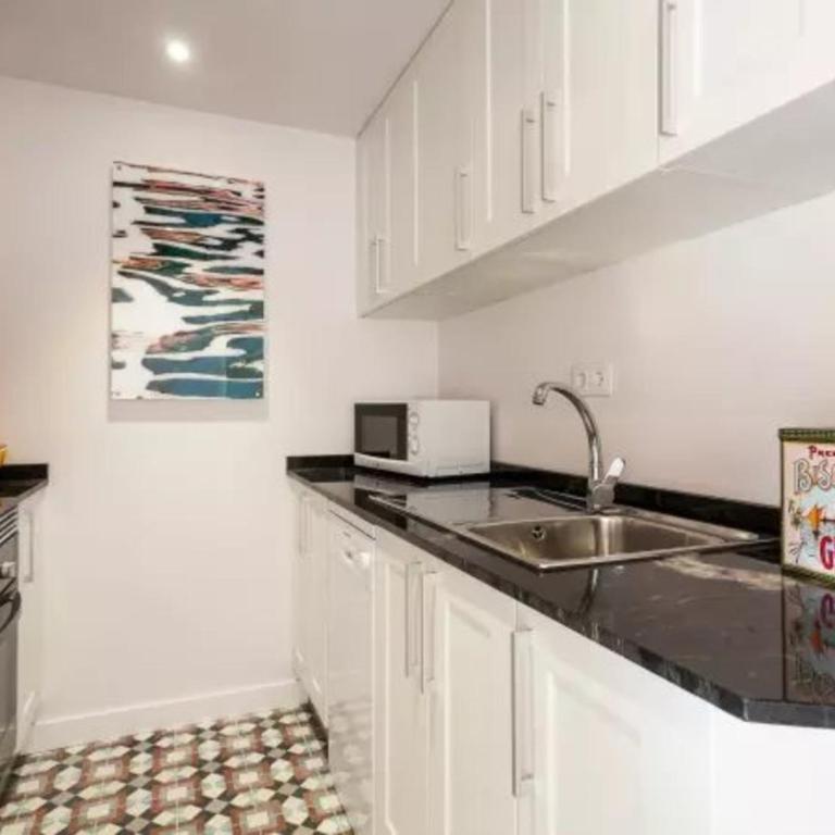 FLORIT FLATS - CENTER 2BR 2BA ATTIC TERRACE VIEW WIFi AC - Apartment - 24