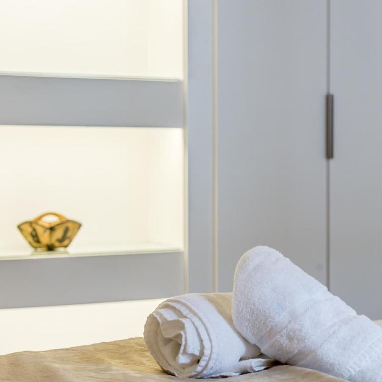 FLORIT FLATS - CATHEDRAL LUXURY TERRACE FLAT 2BR 2BA AC Wifi - Apartment - 57