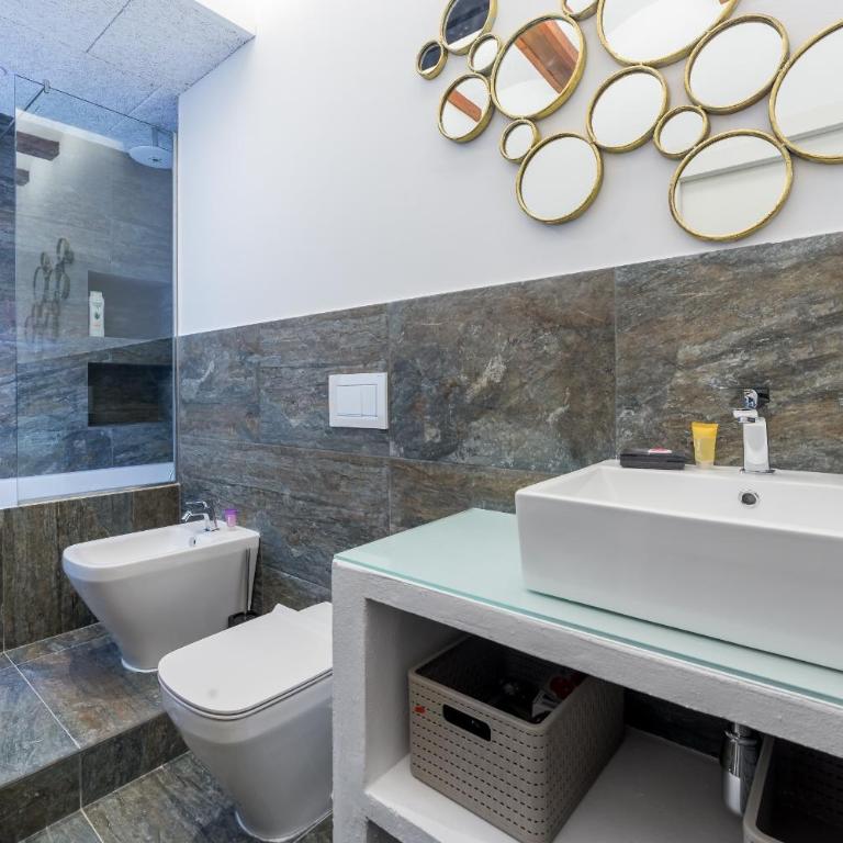 FLORIT FLATS - CATHEDRAL LUXURY TERRACE FLAT 2BR 2BA AC Wifi - Apartment - 56