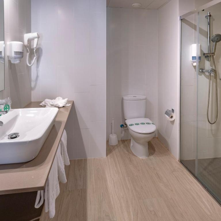 4R Miramar Calafell - Habitación Familiar (4 adultos) - 6