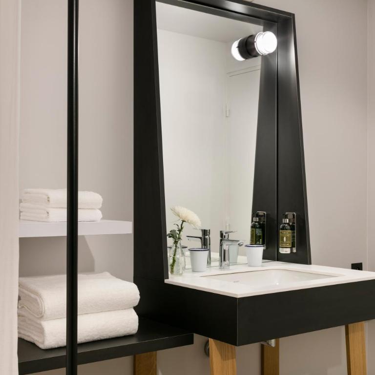 Oh la la ! Hotel Bar Paris Bastille - Single Room without elevator - 8