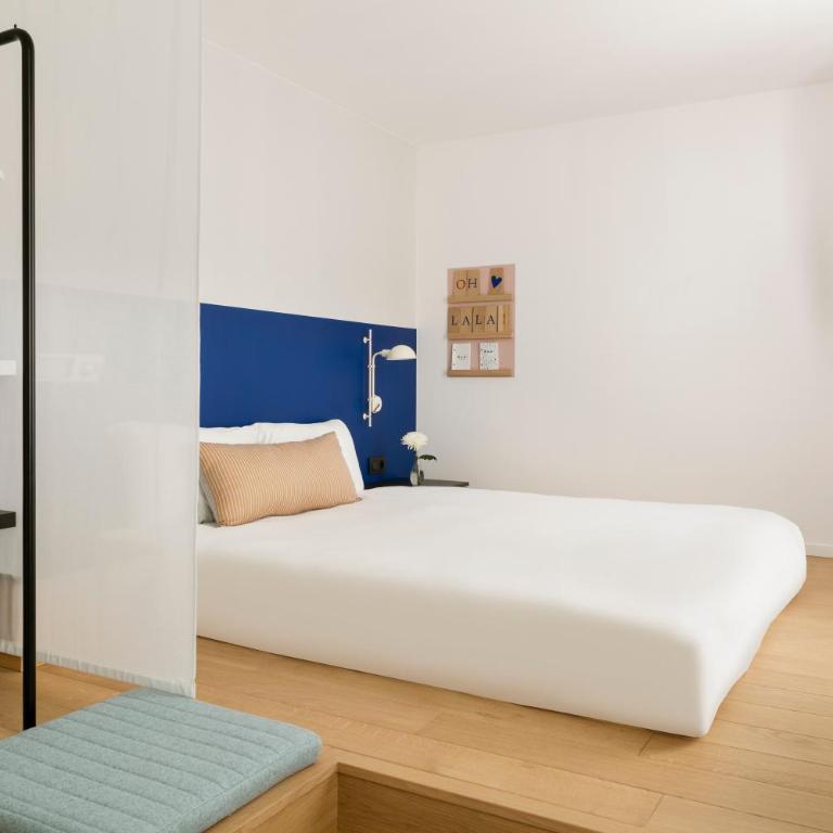 Oh la la ! Hotel Bar Paris Bastille - Double Room with view on Courtyard - without elevator - 2