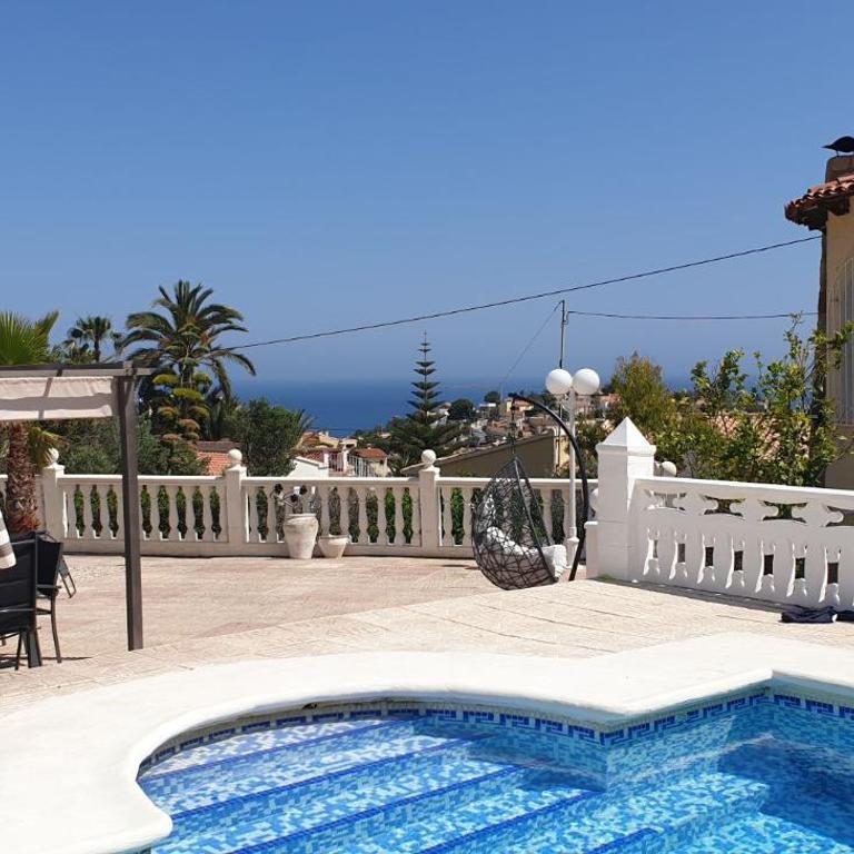 CASA DE PERSONAS - Villa - 1