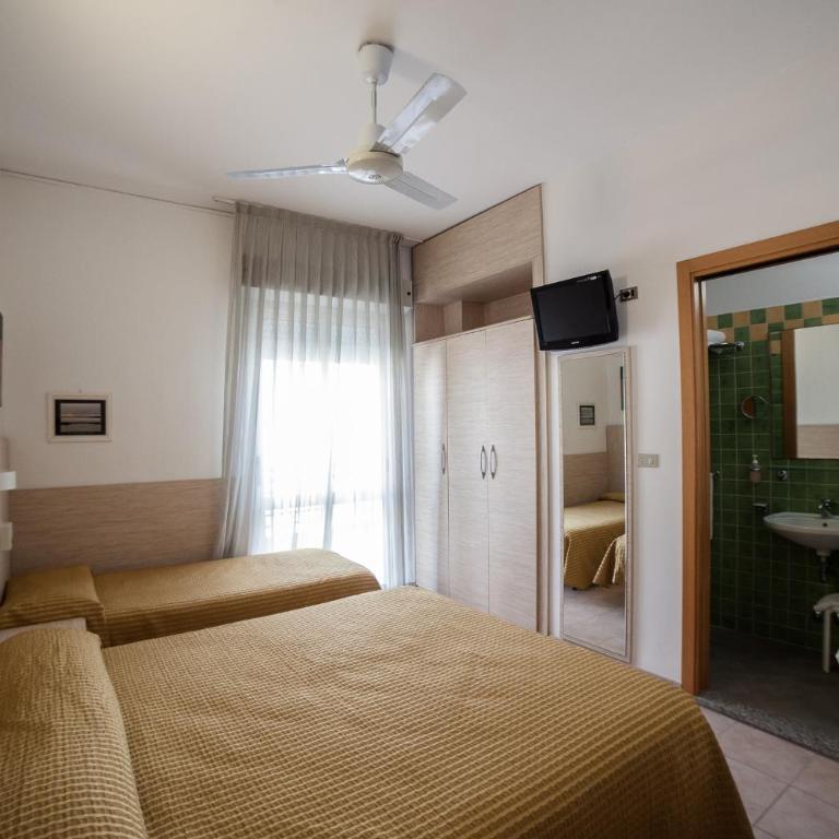Hotel Plaza - Camera Tripla - 4