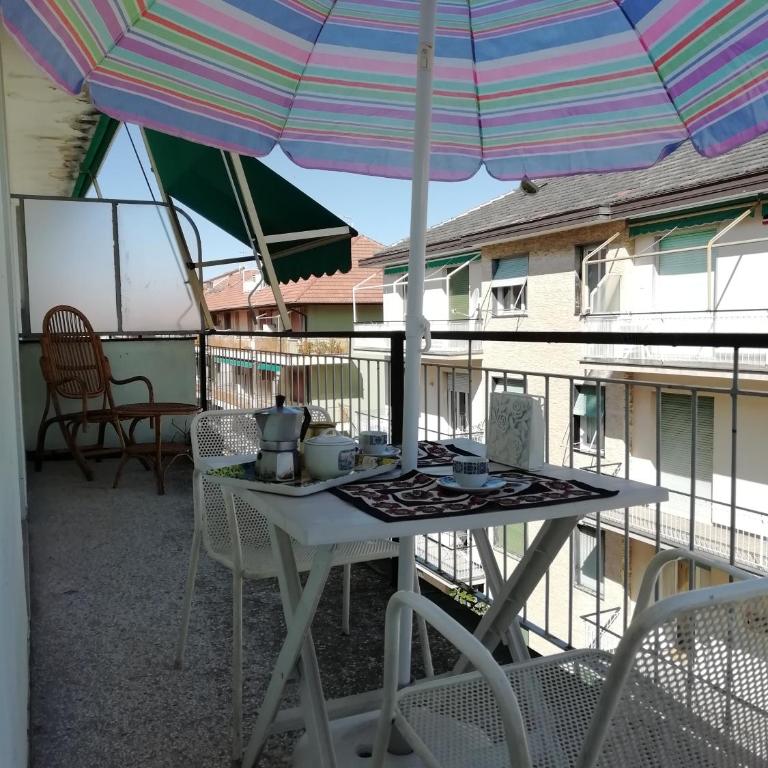 Top-Location-bright-fastWI-FI - Two-Bedroom Apartment - 1