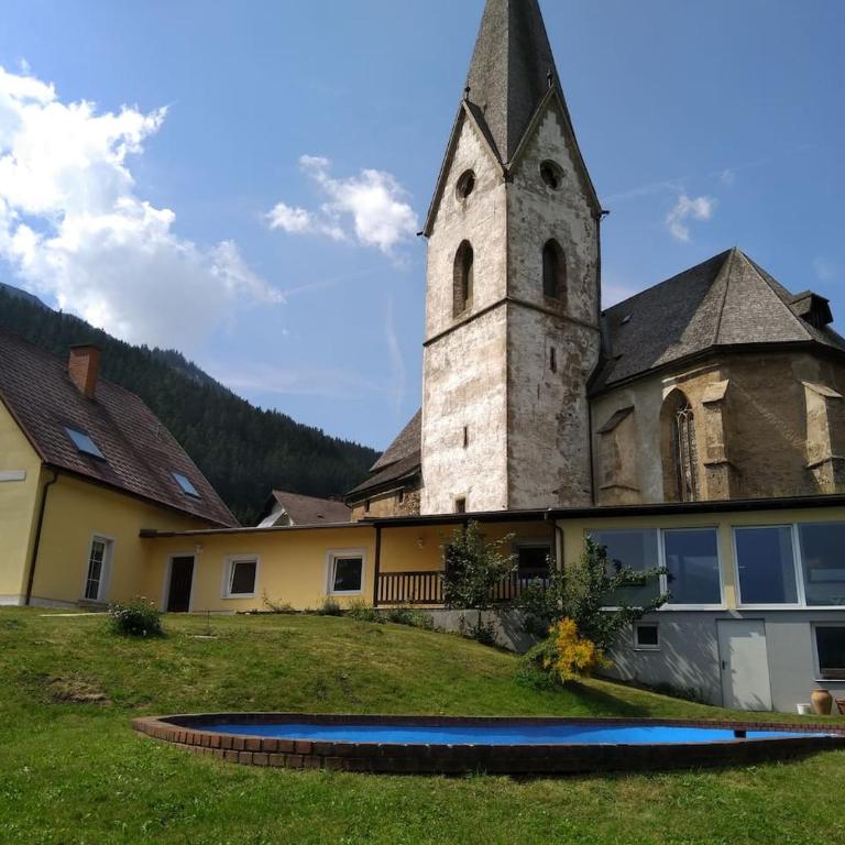 Pool, Pokale, Sauna, Billard, Kirche u. viel Natur - Villa - 2