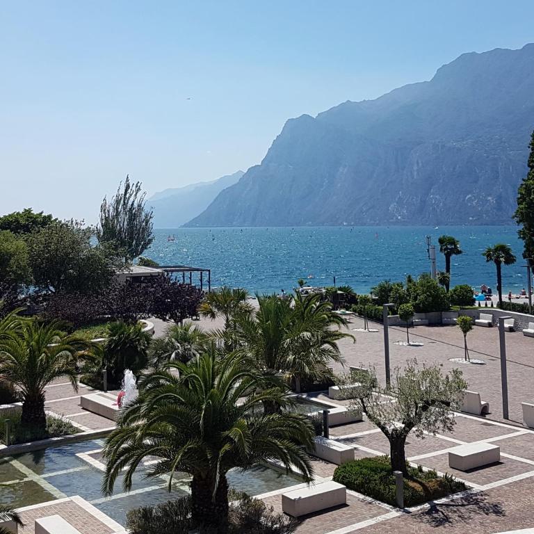 Casa Sandra Bertolini - Camera Doppia con Letti Singoli con Vista Lago - 3