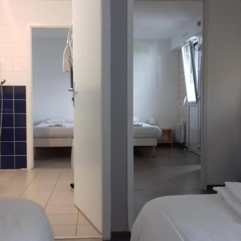 Bella Vista Guest Center Pays Basque - Chambre Quadruple avec Salle de Bains - 2