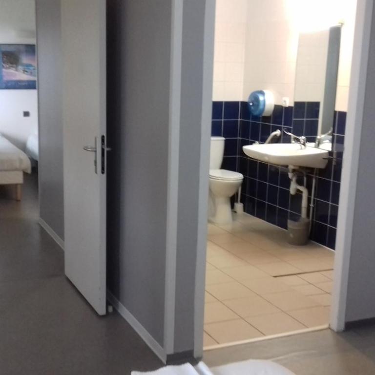 Bella Vista Guest Center Pays Basque - Chambre Quadruple avec Salle de Bains - 4
