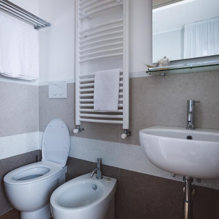 Angelina Rooms in Rome - Camera Matrimoniale/Doppia con Letti Singoli con Bagno Privato - 2