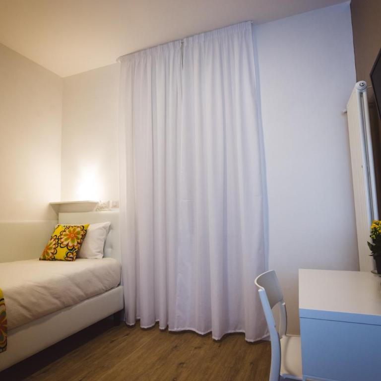 Angelina Rooms in Rome - Camera Singola con Bagno Privato - 2