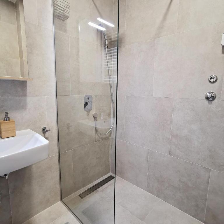 Luna Deluxe City Center & Free Parking - Apartment - 15