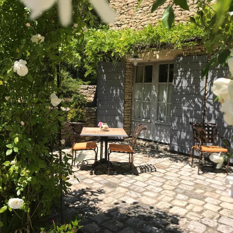 Villa Hautvallon - Peaceful Escape in Provence - King Room with Garden View - 2