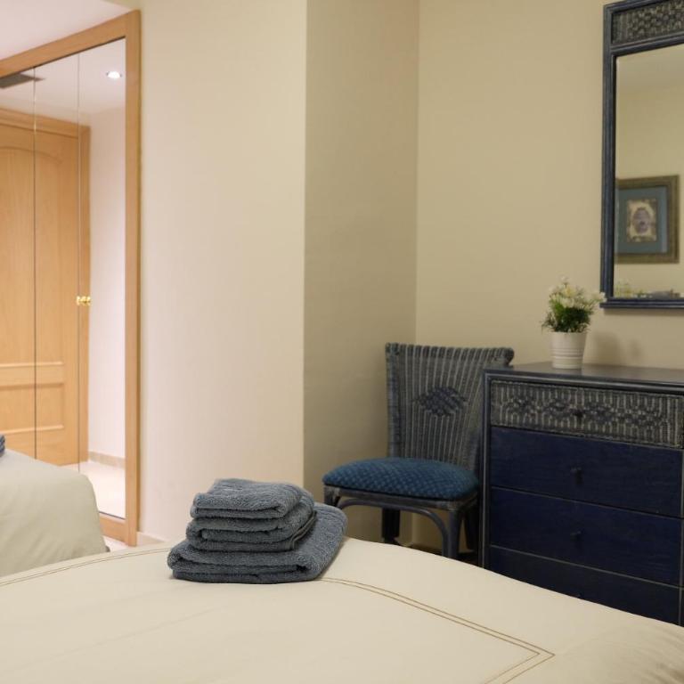 luxury modern apartment with terrace, pool and garage! - Apartamento de 2 dormitorios - 17